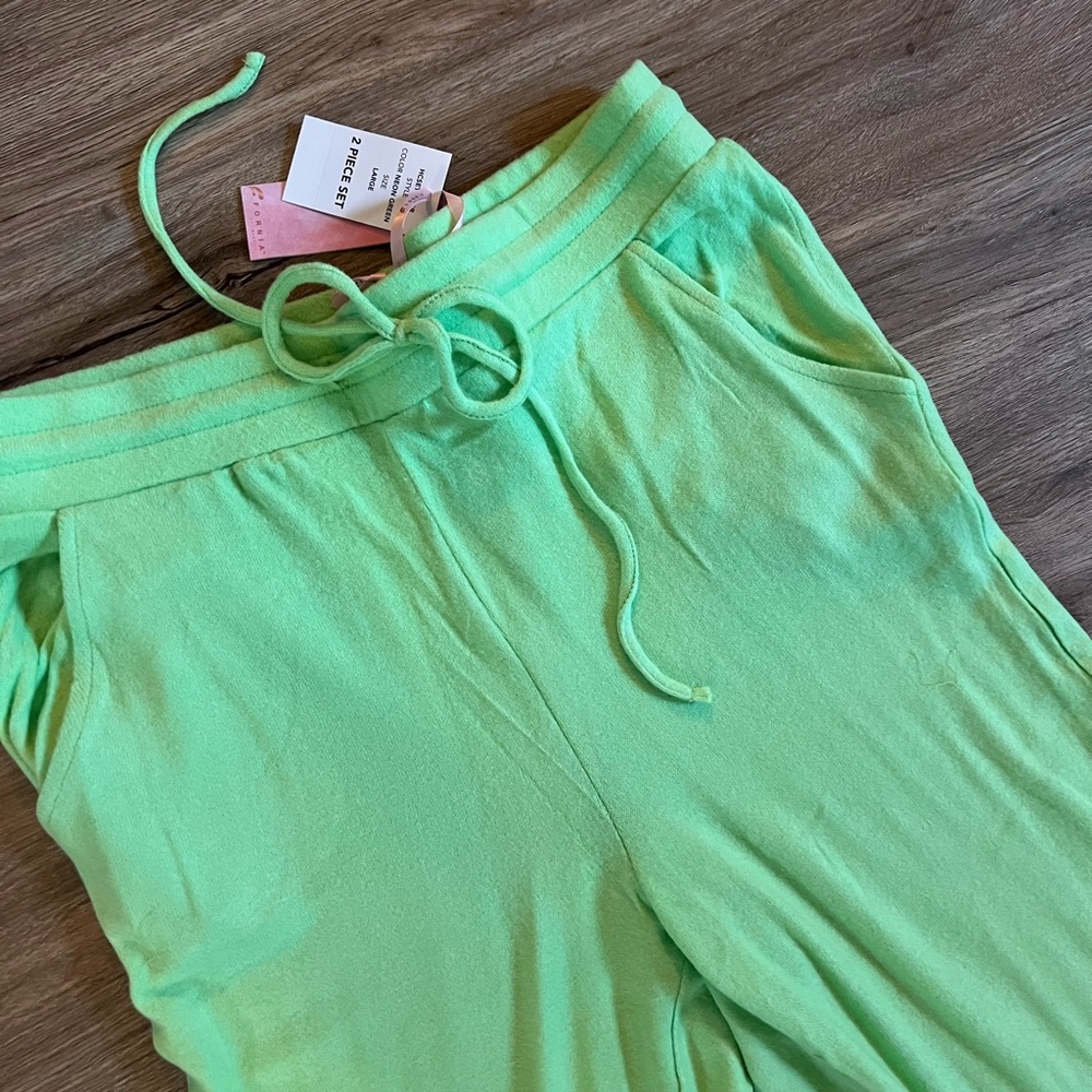 NWT 2 piece super soft lounge outfit - Large - Picture 8 of 8